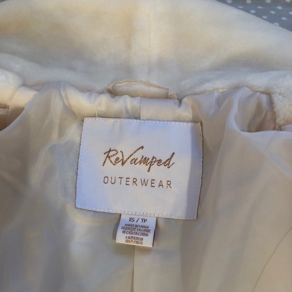 Long coat. - Picture 4 of 5